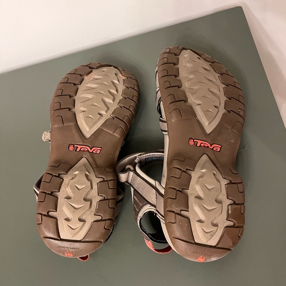 Like New TEVA Tirra Sport Sandal - Strappy Coral and Tan Hiking Sandals - Picture 3 of 5